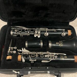 Yamaha Advantage Black Clarinet with Silver-Tone Keys and Logo